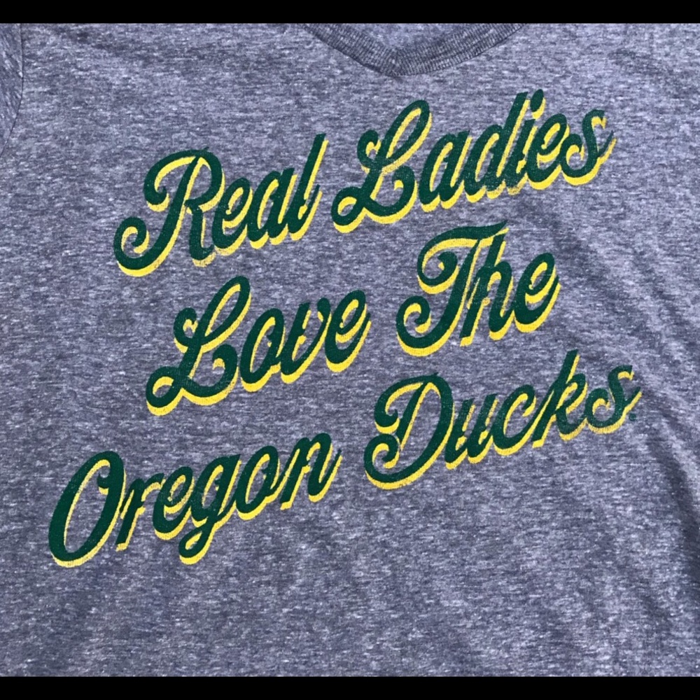 Real Ladies Love The Oregon Ducks Vneck T-Shirt XL